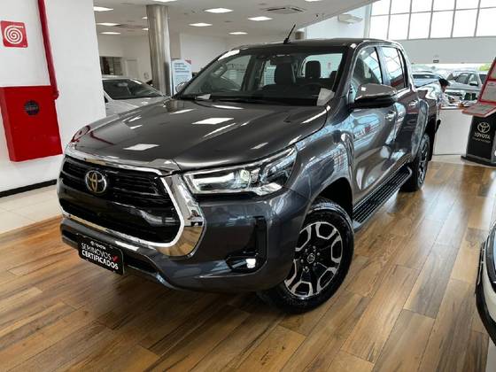 TOYOTA HILUX 2.8 D-4D TURBO DIESEL CD SRX PLUS 4X4 AUTOMÁTICO